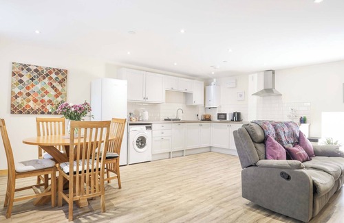 Brynrefail House | Ffynnon Bach