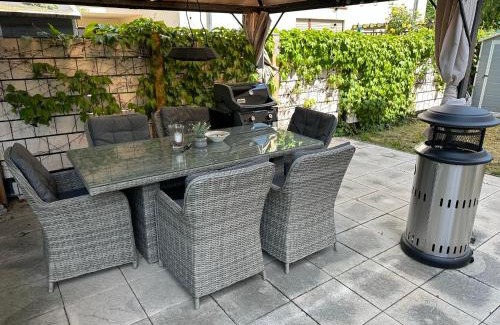 Taucha Apartment | FHV01 - Ferienwohnung 100m² 6 Personen Garten und Terrasse 2x WC