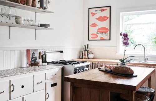 Warburton House | Film Makers Cottage