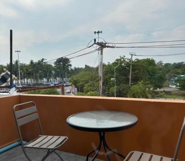 Ban Bang Saen Hostel | Films House Hostel