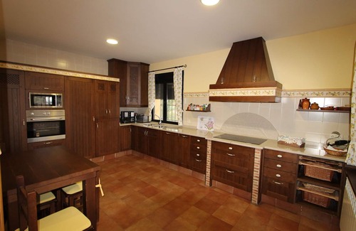 San Martin de la Vega Villa | Finca Casa Rural Victoria near Madrid and Warner Park. Max Capacity 24