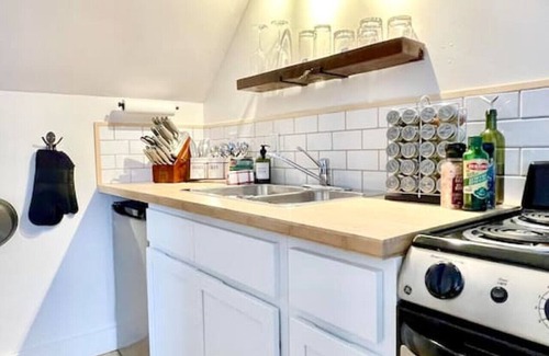 Alma Apartment | Finn's Studio Suite Apartment, Alma, Fundy Park