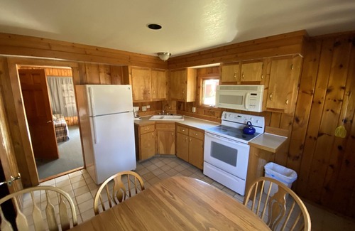Tawas City Cottage | (Fir Cabin) Cozy Lakeside 2 Bed 2 Bath Cottage - Pets OK