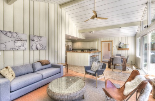 Carnelian Bay Cabin | Firefly Cabin - Hot Tub, Walk to Beach