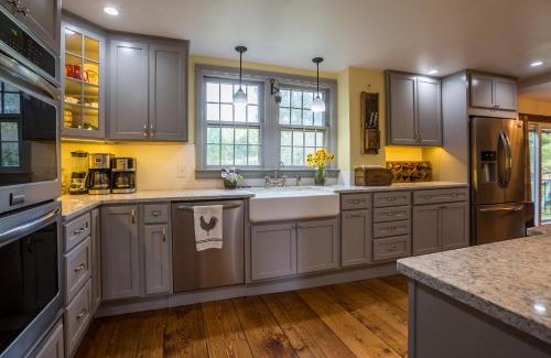 Weston House | Fireplace, Ski-Okemo, Apple Trees, Piano, Amazing Views, Firepit, Priory, Pool, Fields, Theatre!