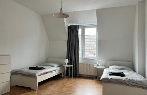 Rott Apartment | FirmenQuartier24 im DG in Wuppertal