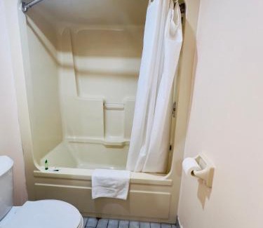 Cornwall Hotel | First Canada Hotel Cornwall Hwy 401 ON