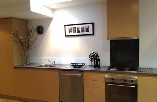 Fitzroy House | Fitzgeorge - spacious home in inner Fitzroy Melbourne perfect location