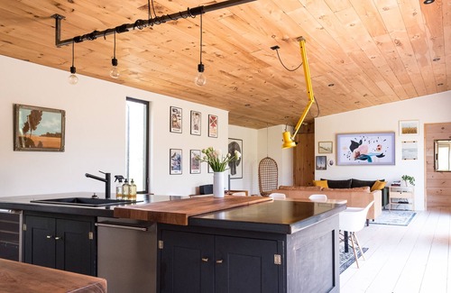 Hillier House | Fitzroy Fieldhouse - Midcentury Modern, Bikes, Near Wineries