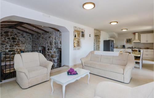 Ljuta House | Five-Bedroom Holiday Home In Lovorno