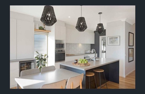 Merimbula House | Five Bedroom House with Pool - Sleeps up to 12