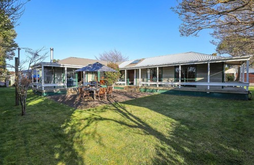 Waitahanui House | Five Mile Yay - Five Mile Bay Holiday Home