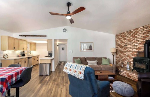 Kachina Village Cabin | Flagstaff Twin Pines Forest Cabin Retreat