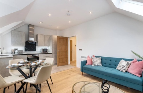 Leatherhead Apartment | Flat 4 Saarb Apartments