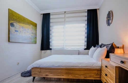 Konak Apartment | Flat w Balcony 5 min to Metro and Coast in Izmir