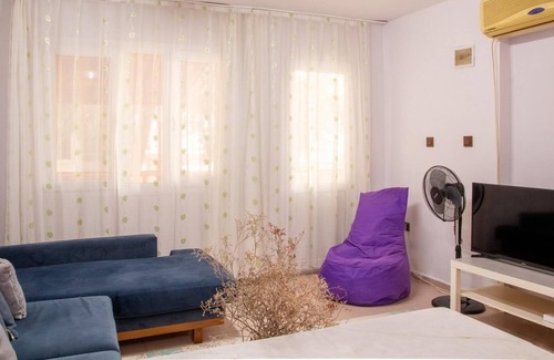 Konak Apartment | Flat with Large Balcony in Izmir