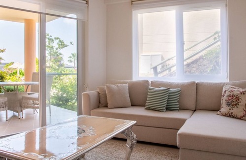 Sogucak Apartment | Flat with Pool and Garden 1 min to Golf Club