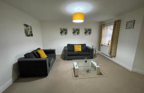 Gateshead Apartment | Fleetwood - 3 bedroom apartment, fab 4 contractors