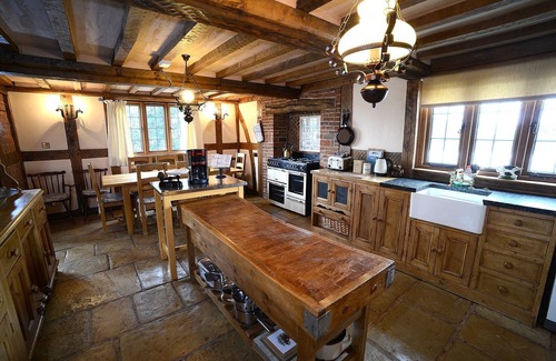 Wesham House | FLETCHERS HALL LYTHAM HEATED COVERED POOL&HOT TUB, 6 HOLE FOOTBALL GOLF&TENNIS