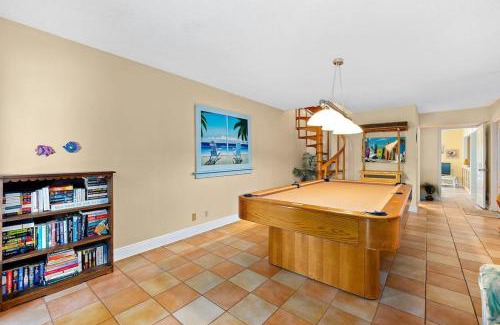 Holland By The Sea House | Flip Flop Bungalow with Pool