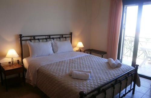 Milos Apartment | Flisvos Apartments