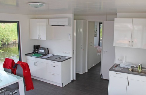 Ueckermuende House | Floating 44 Schwimmendes Ferienhaus für den Besonderen Urlaub auf dem Wasser