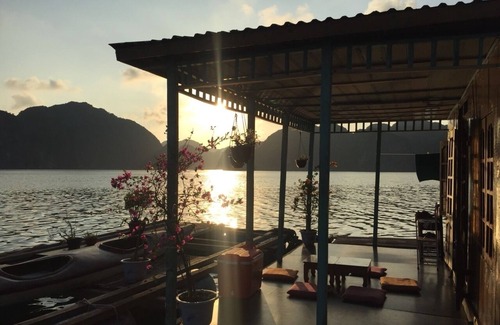 Cat Hai Bed & Breakfast | Floating house, free kayak, drybag and great fishing experience
