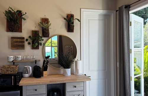 Malaga Cove Apartment | Flora Casita