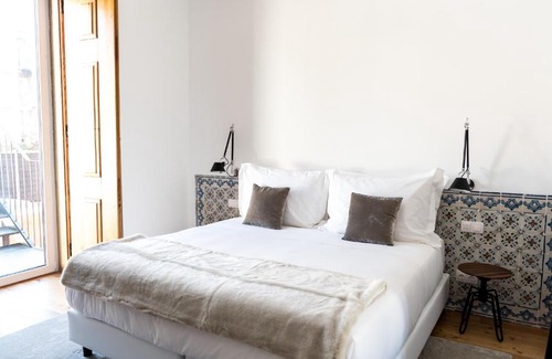 Martires Apartment | Flora Chiado Apartments