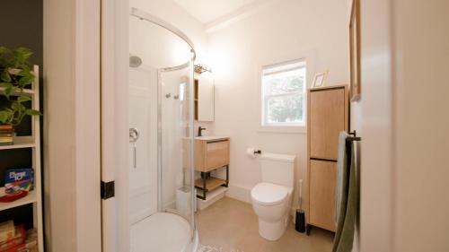 Erbs Cove House | Flora Studio on the Lake