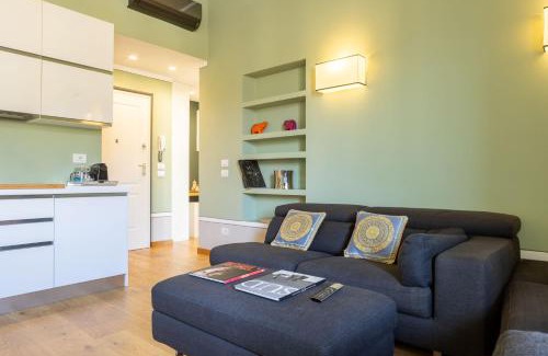 Santo Spirito Apartment | Florence Retreat with Romantic Bathtub