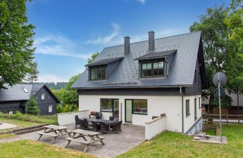 Friedrichshoehe House | Forest Escape with Terrace, cleaning included