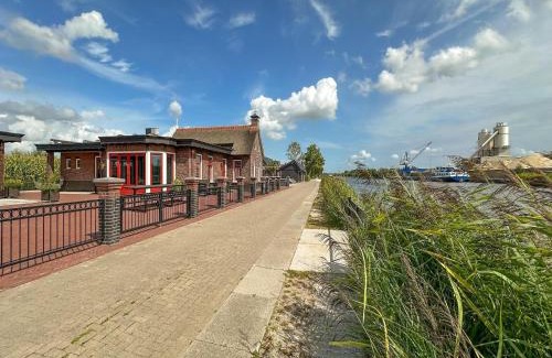 Jistrum House | Forest House in Friesland with Sauna