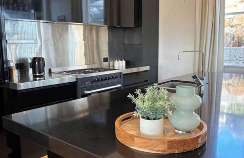 Trevallyn House | Forest Rd Haven with Tamar River Views