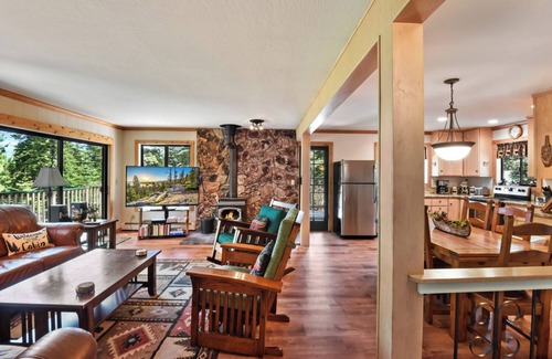 Carnelian Bay Cabin | Forest Retreat - Hot Tub, Close to Lake