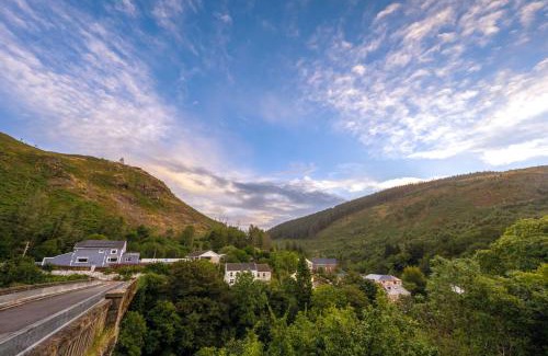 Port Talbot House | Forest Retreat Log Burner Dog Friendly Wifi