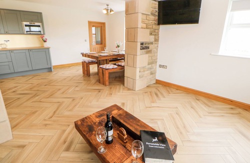 Bishop Auckland House | FORESTSIDE VIEW, pet friendly, with a garden in Woodland