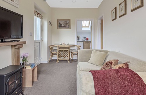 Pulham Cabin | Forget-me-not a perfect base for two for exploring the countryside