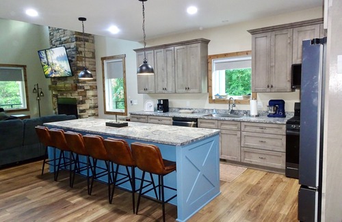 Speedwell House | Forget Me Not Haven – 6BR Lakefront Home for Unforgettable Family Memories