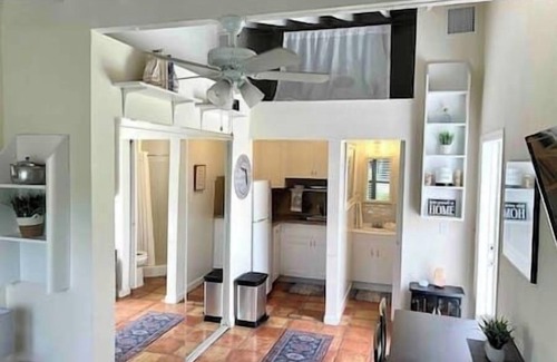 Middle River Terrace Apartment | Fort Lauderdale Cottage - Free Parking near Beach