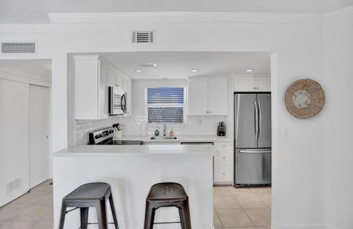 Central Beach Apartment | Fort Lauderdale Yacht & Beach Club 412