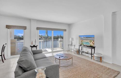 Central Beach Apartment | Fort Lauderdale Yacht & Beach Club 412