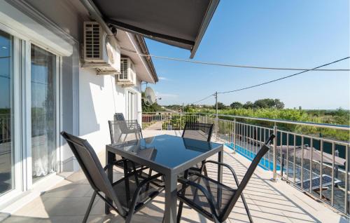 Municipality of Posedarje House | Four-Bedroom Holiday Home In Islam Latinski