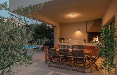 Premantura House | Four-Bedroom Holiday Home In Premantura