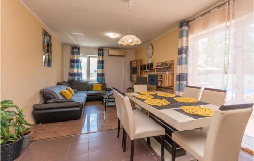 Pristeg House | Four-Bedroom Holiday Home In Pristeg