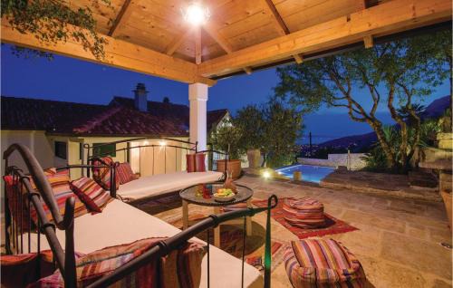 Klis House | Four-Bedroom Holiday Home In Klis