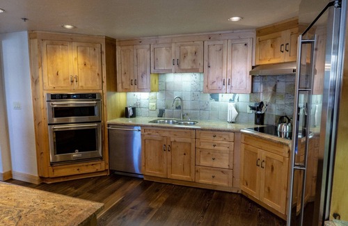 Park City Condo | Four Bedroom Penthouse in Canyons Village by RedAwning - Save 20% on 7+ Nights!