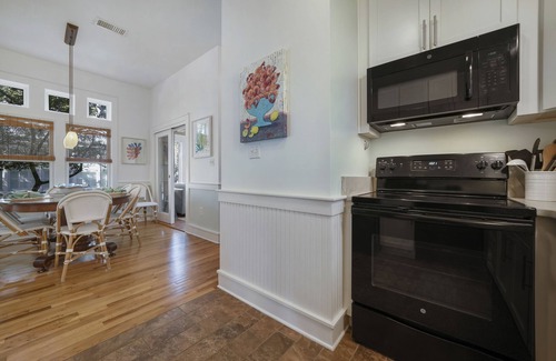 Seaside House | Four Porches and Private Tower in Seaside, FL + 2 Adult Bikes!