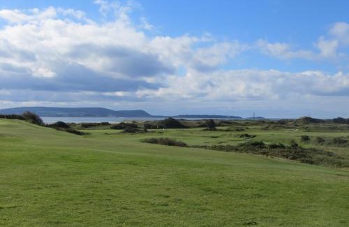 Pembrey Bed & Breakfast | Four seasons Guest House