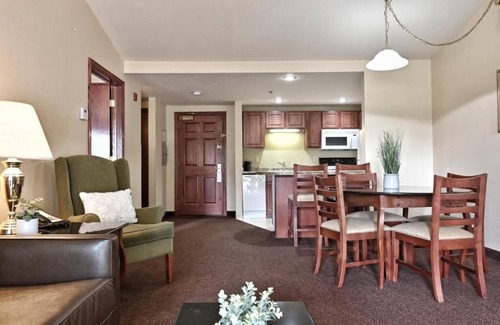 Pembine Apartment | Four Seasons Island Resort